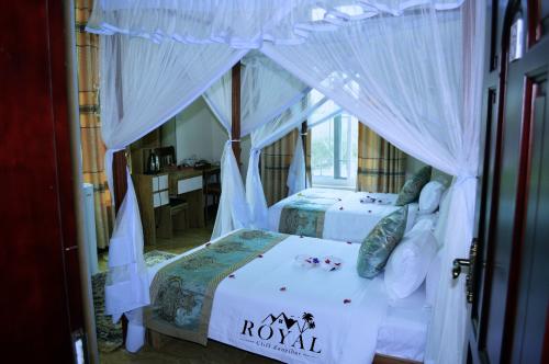 WhatsApp-Image-2023-11-11-at-4.04.52-PM-2